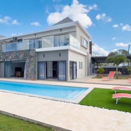 Spacious 4 Bedrooms Villa With Infinity Pool Grand Baie Exterior photo