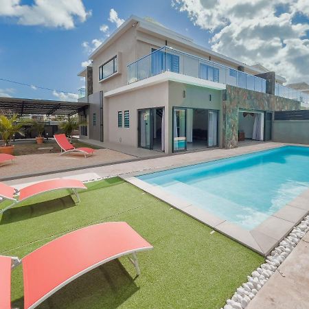 Spacious 4 Bedrooms Villa With Infinity Pool Grand Baie Exterior photo