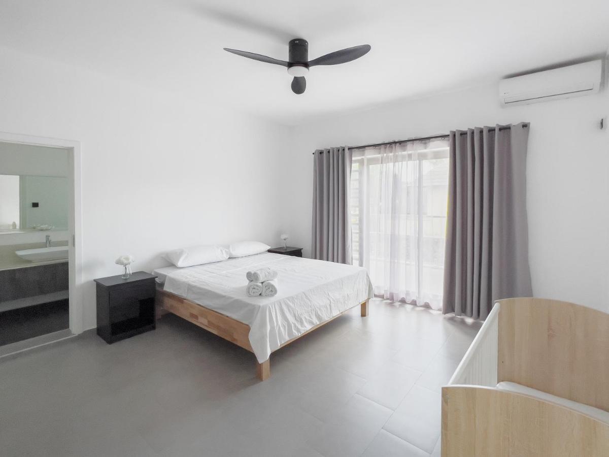 Spacious 4 Bedrooms Villa With Infinity Pool Grand Baie Exterior photo