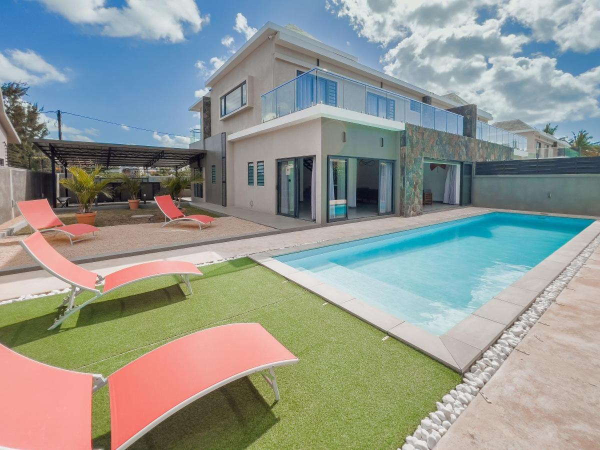 Spacious 4 Bedrooms Villa With Infinity Pool Grand Baie Exterior photo